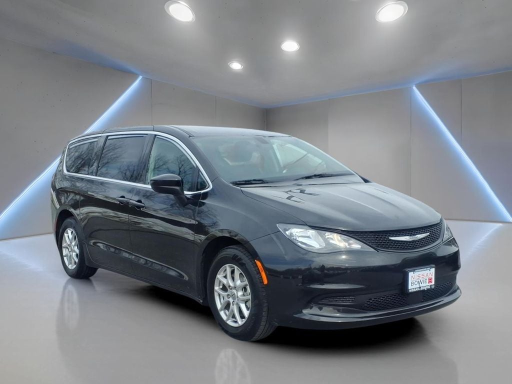 2022 Chrysler Voyager LX