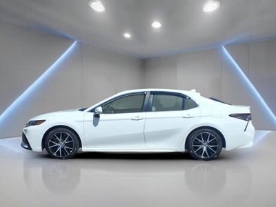 2022 Toyota Camry Hybrid SE