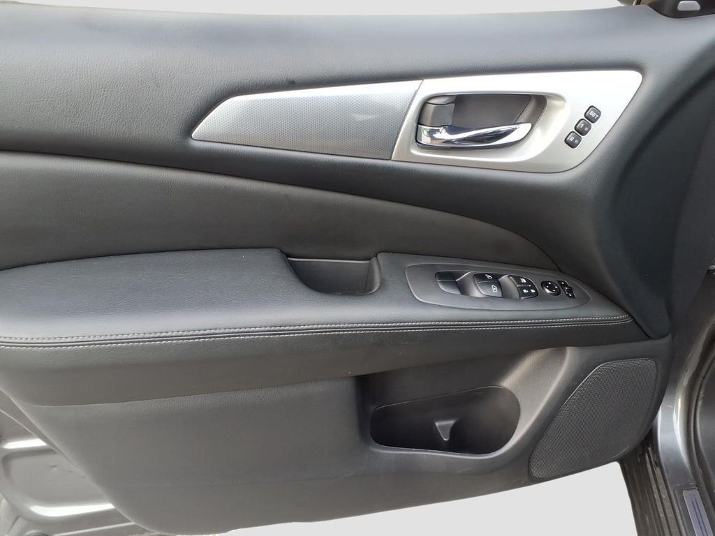2017 Nissan Pathfinder SL
