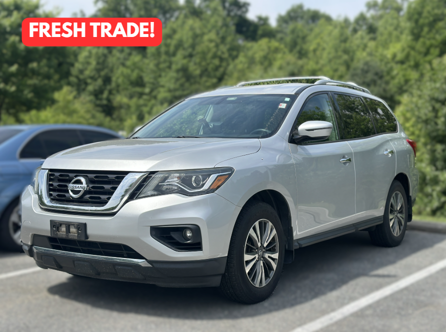 2017 Nissan Pathfinder SV w/ Leather