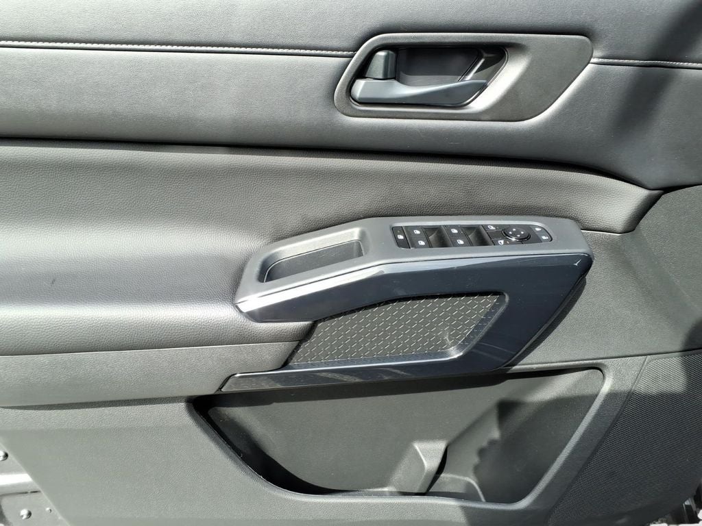 2024 Nissan Pathfinder S