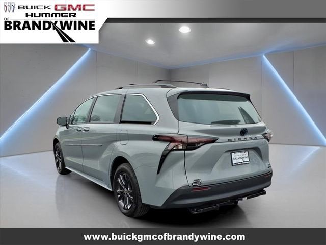 2024 Toyota Sienna LE