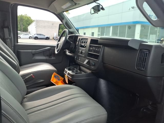 2026 Chevrolet Express Cutaway 3500 1WT
