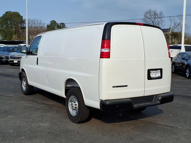 2025 Chevrolet Express Cargo WT