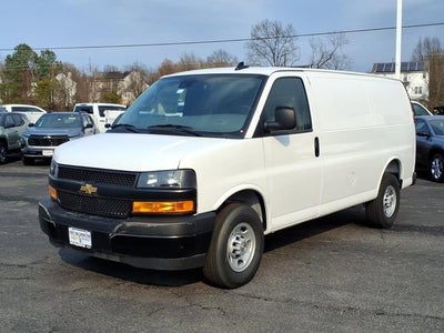 2025 Chevrolet Express Cargo WT