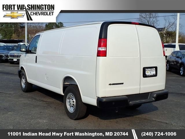 2025 Chevrolet Express Cargo WT