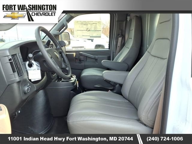 2025 Chevrolet Express Cargo WT