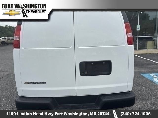 2025 Chevrolet Express Cargo WT