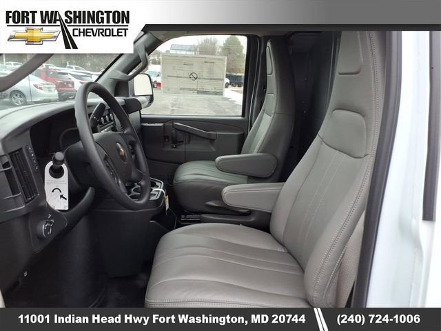 2025 Chevrolet Express Cargo WT