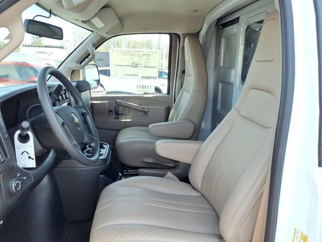 2025 Chevrolet Express Cutaway 3500 1WT