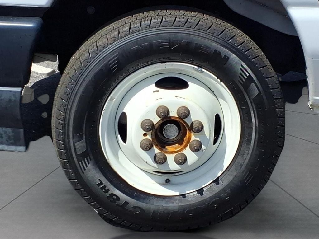 2022 Ford E-350SD Base Cutaway