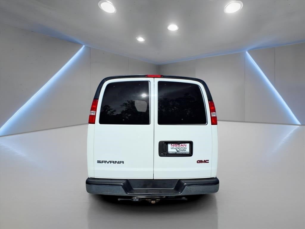 2022 GMC Savana 3500 LS 15 passenger van