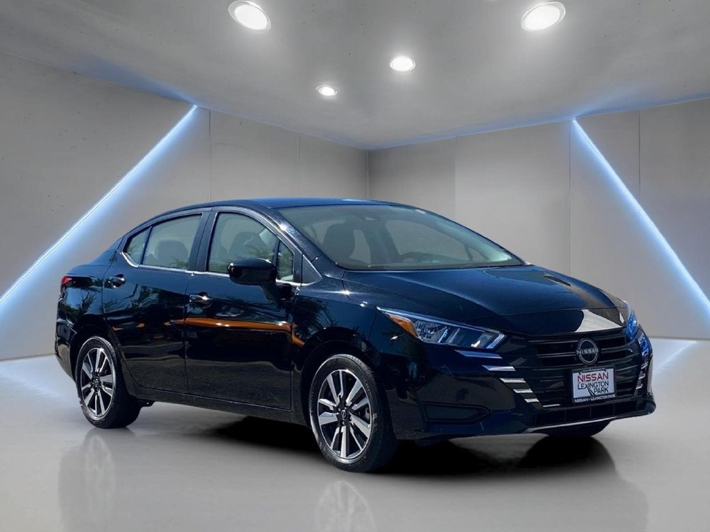2024 Nissan Versa 1.6 SV w/Apple CarPlay