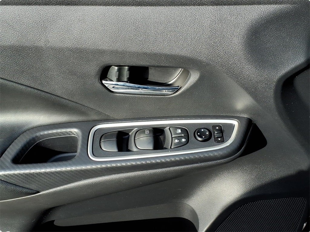 2023 Nissan Versa 1.6 SR