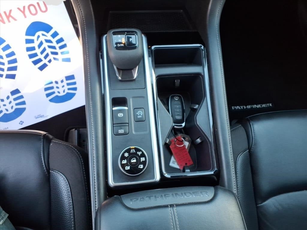 2023 Nissan Pathfinder SL ONE OWNER!!